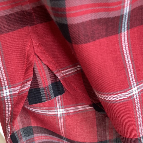 Vince cotton blend long sleeved red plaid blouse with leather trim. Size 4 - Picture 8 of 9